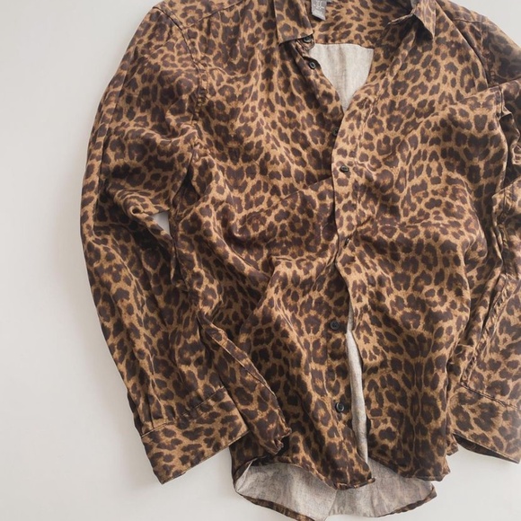4/35$- H&M leopard button up shirt - Picture 4 of 4